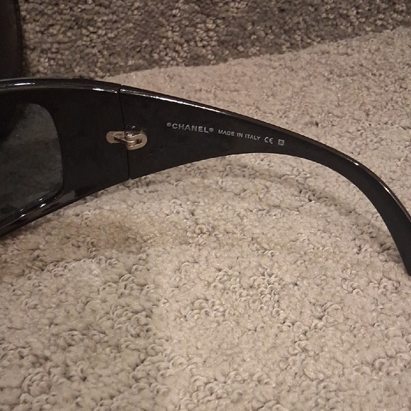 CHANEL Black Sunglasses with Sparkling Logo - Picture 2 of 5